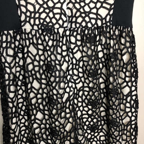 Issac Mizrahi Black Crocheted Dress with Off White Underlay SZ 14 - Picture 13 of 13